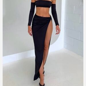 BABYBOO FASHION
Brynn Maxi Skirt - Black Size Medium